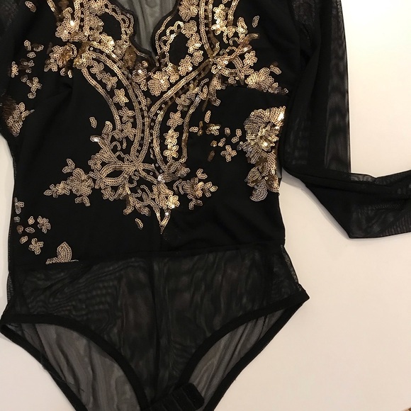 Gorgeous gold & black bodysuit - mesh and sparks ✨ - Picture 4 of 6